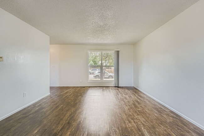 Building Photo - 122 Crawford Cir