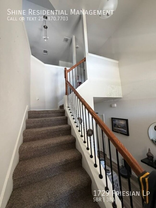 Building Photo - 1729 Friesian Lp