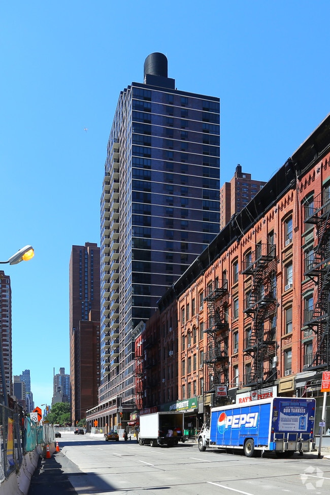 Building Photo - 245 E 94th St