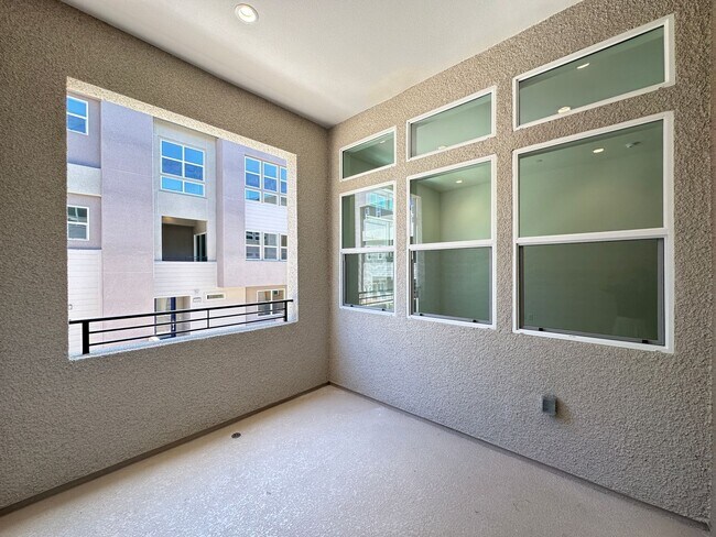 Building Photo - Inspirada Town Center Parcel 19