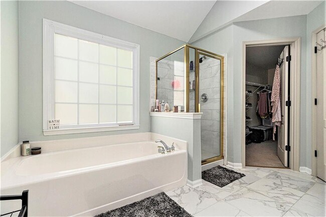 Building Photo - 1611 Hillside Bend Crossing