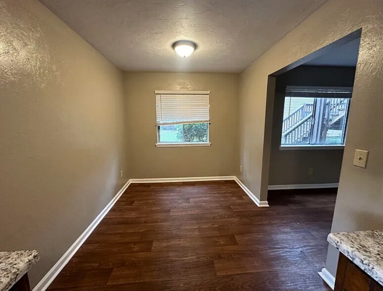 Building Photo - 1409 Shallow Brook