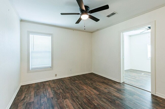 Building Photo - Cute 2 Bedroom Close to Texas Tech