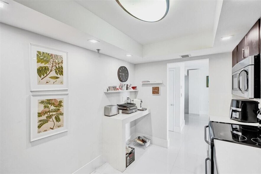 Building Photo - 20355 NE 34th Ct