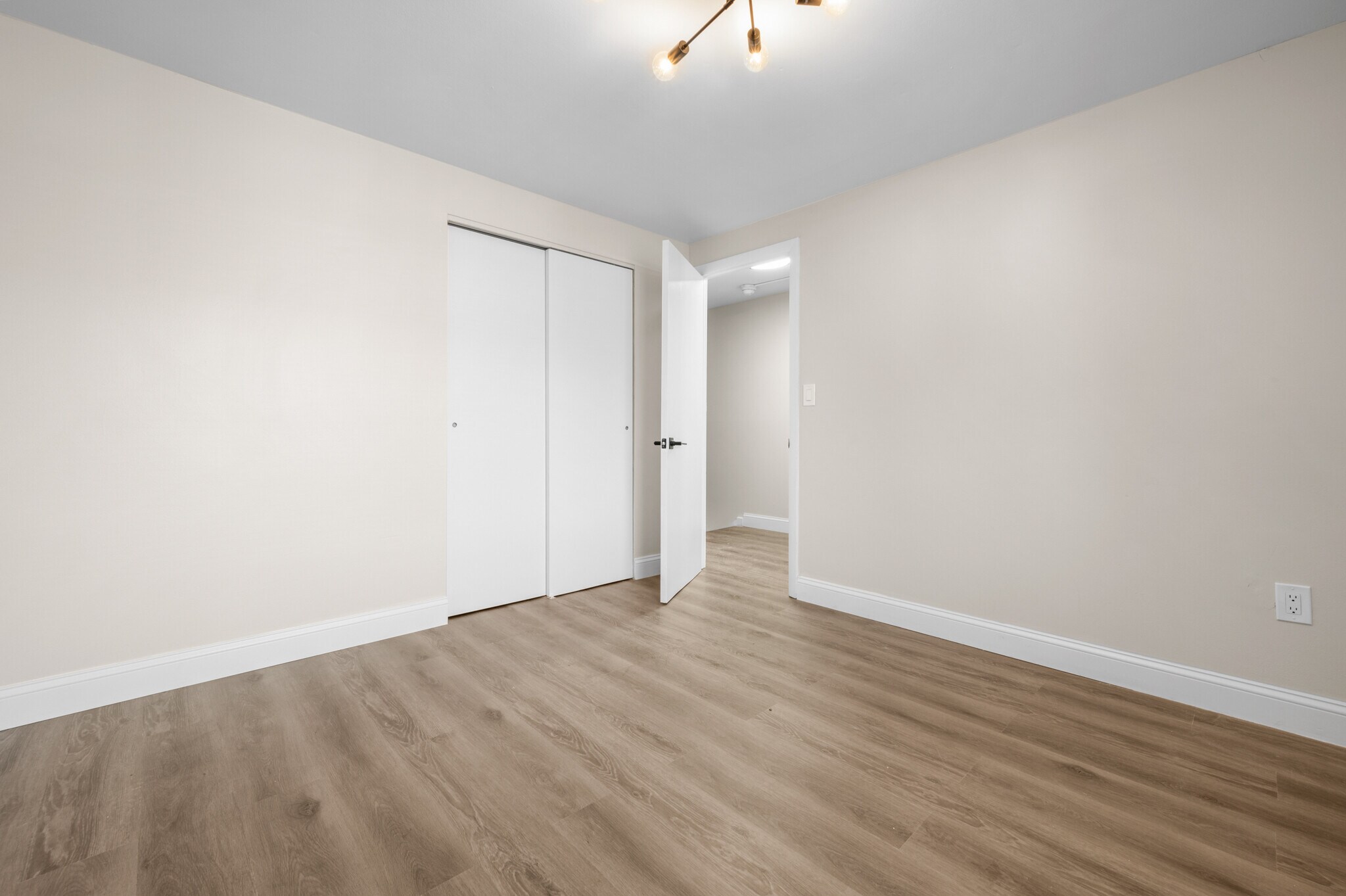 Building Photo - 10 Henderson Dr