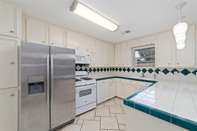 Building Photo - 4118 Donna Lynn Dr
