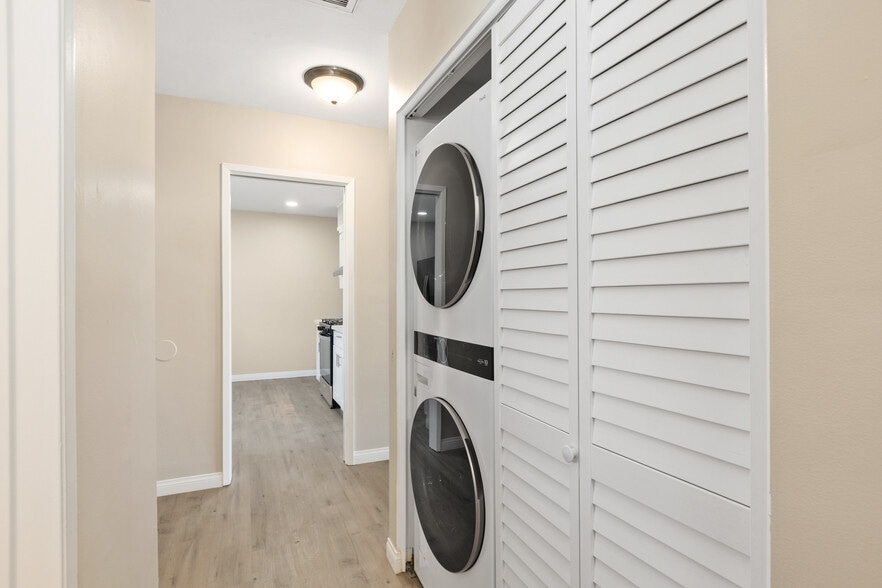 Building Photo - 7741 High St