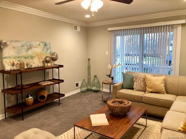 Building Photo - 11 Country Club Dr