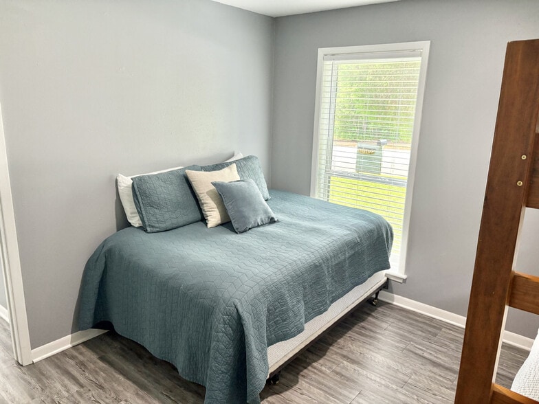 Building Photo - 1105 Glade St