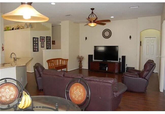 Building Photo - 4 bed, 2 Bath New Tampa Home for Lease!