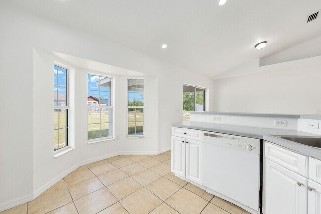 Building Photo - Spacious 3-Bedroom Home on an Oversized Lot in Marion Oaks – Modern Comfort with Room to Relax!