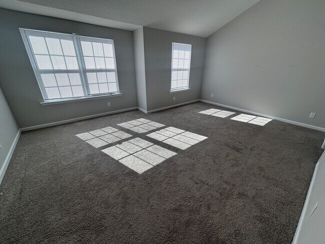 Building Photo - FOR RENT