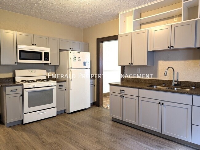 Building Photo - 116 Regan St