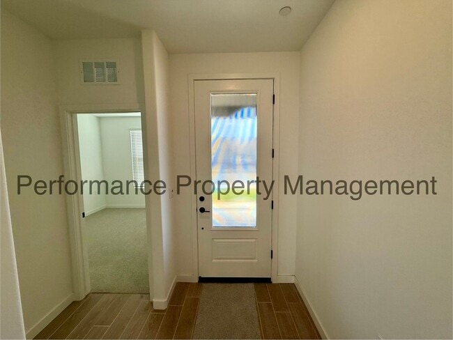 Building Photo - Gorgeous 5 Bed/3 Bath New Construction in Gossimer Grove w/ Solar