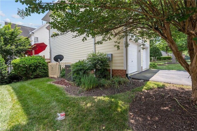 Building Photo - 232 Suri Dr