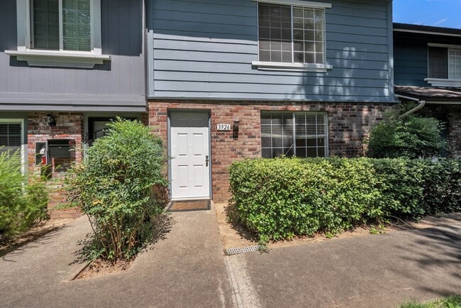 Building Photo - 3926 Oak Villa Cir