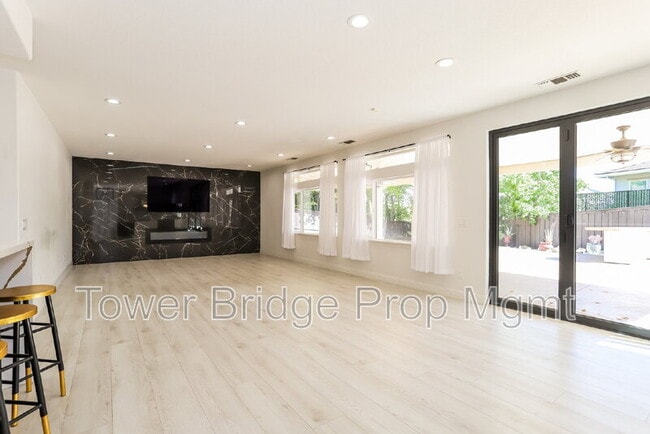 Building Photo - 1518 Southridge Ct