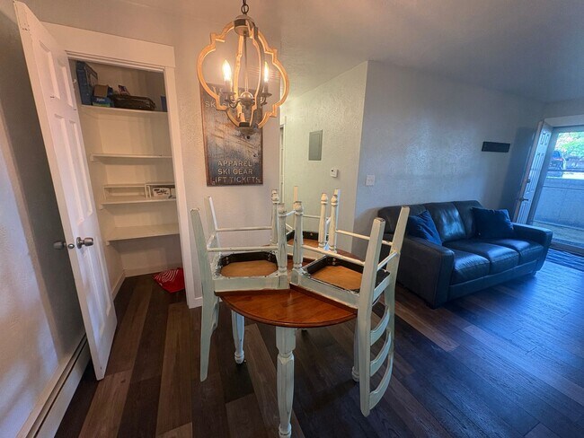 Building Photo - Stylish Ground Level Condo 2 Bedroom 2 Bath!