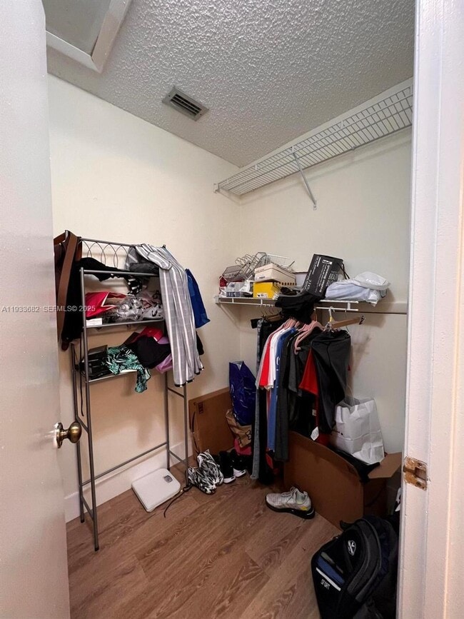 Building Photo - 1301 S Franklin Ave