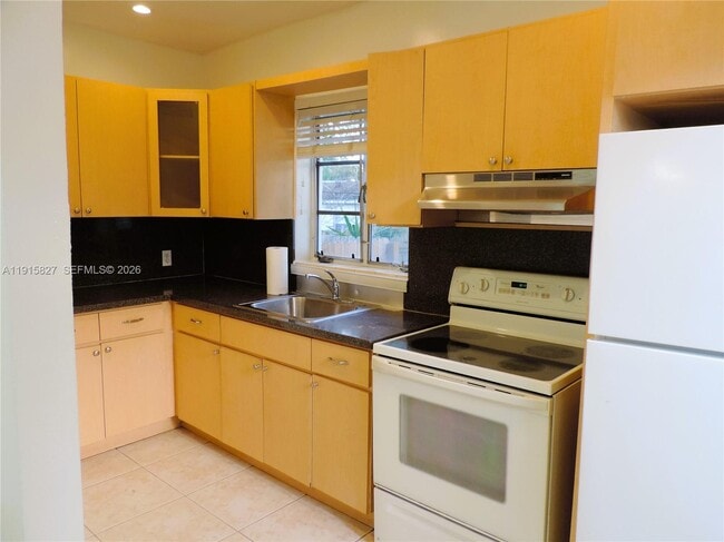 Building Photo - 3134 SW 25th Ter