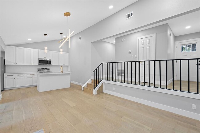 Building Photo - 1508 Rockdale Cir
