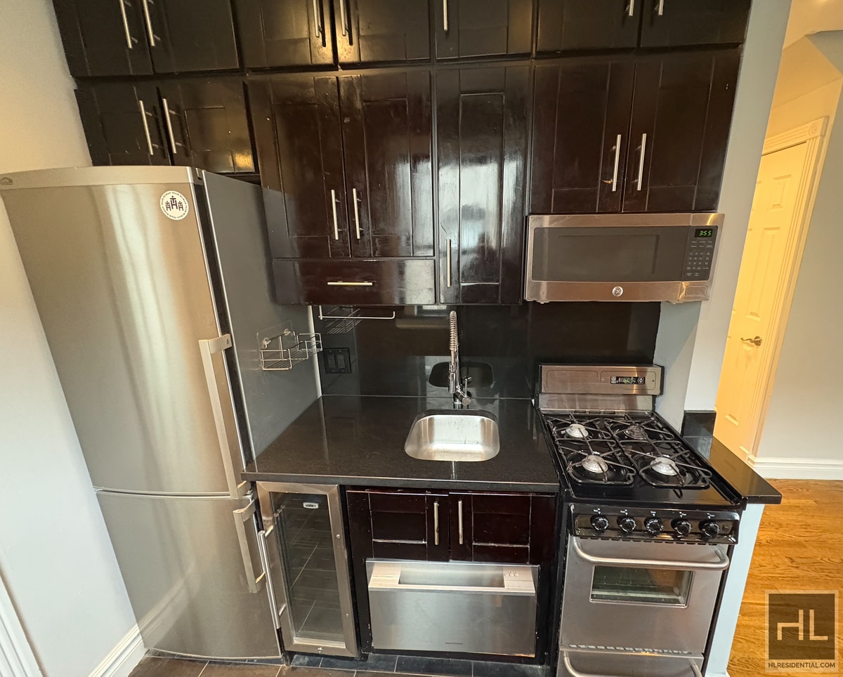 Building Photo - E 13TH ST.