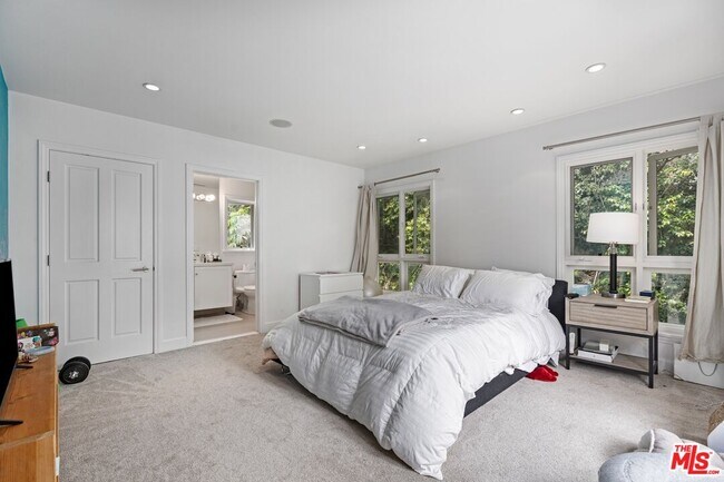 Building Photo - 1862 Kimberly Ln