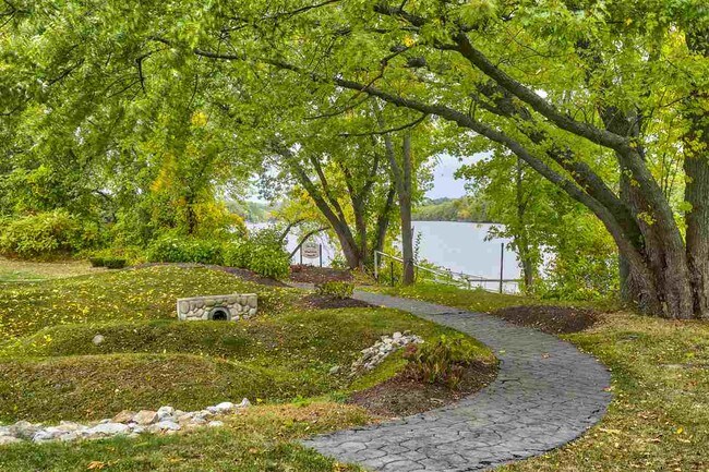 Building Photo - 17 River Front Dr