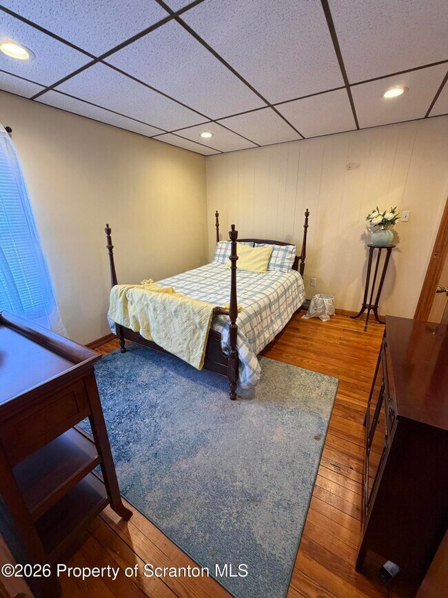 Building Photo - 711 Main St