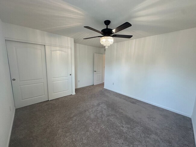 Building Photo - 10520 Vista View Dr