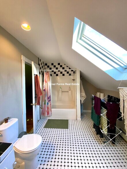 Building Photo - 13 Sachem St