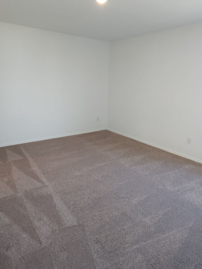 Building Photo - Converse Area - Knox Ridge