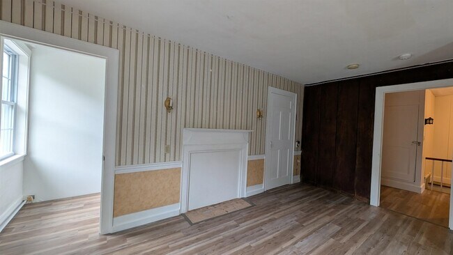 Building Photo - 215 Bay Rd
