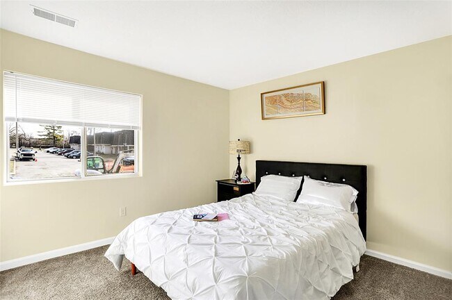Building Photo - 3771 Cornell Dr