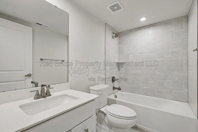 Building Photo - 1007 Simcoe Ln