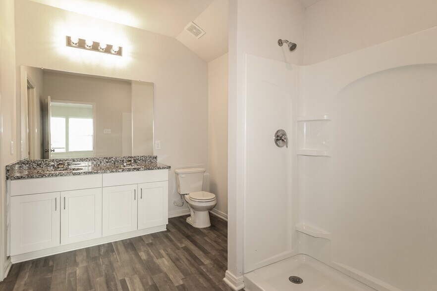 Building Photo - 136 Rustic Trce