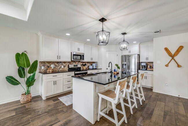 Building Photo - 3230 Creek Side Dr