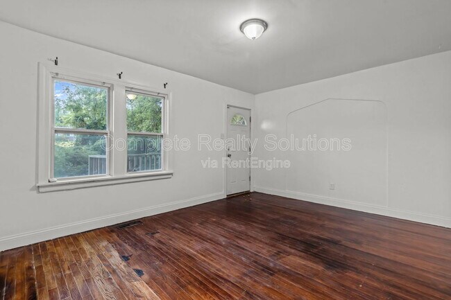 Building Photo - 147 Chambers Rd