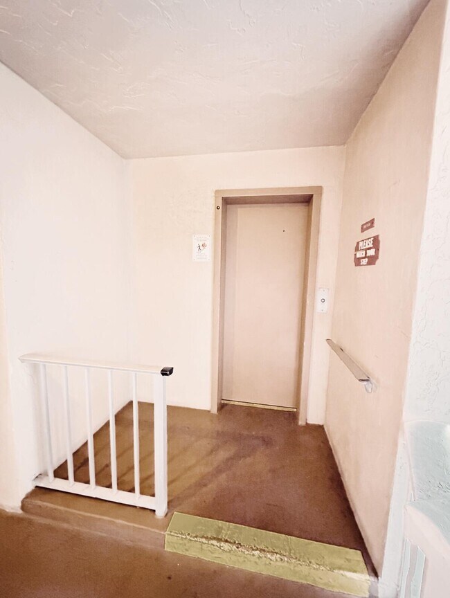 Building Photo - 100 Village Green Cir E