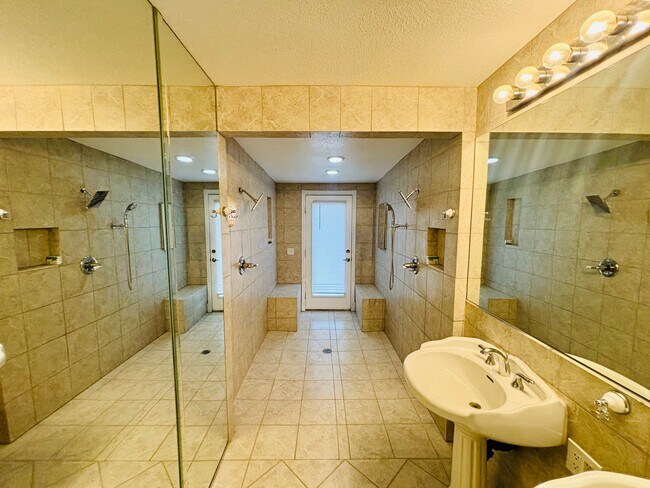 Building Photo - 41024 16th St W