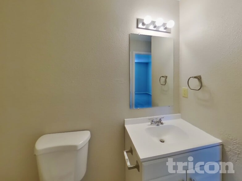 Building Photo - 121 Winterwood Dr