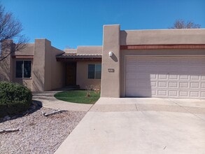 Building Photo - 3 Bedroom, 2 Bathroom! Lovely Home!