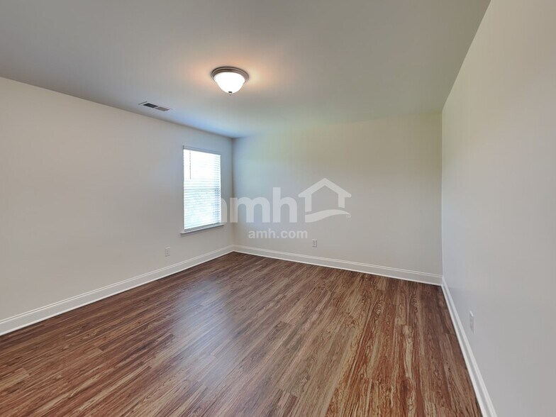 Building Photo - 184 Larragan Dr