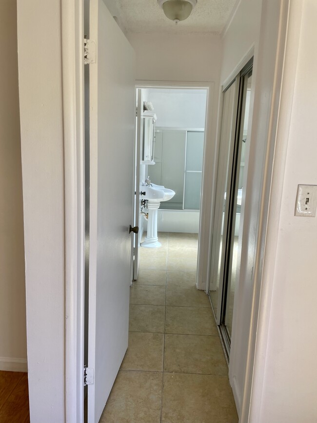 Small hall way with full closet - 933 6th St