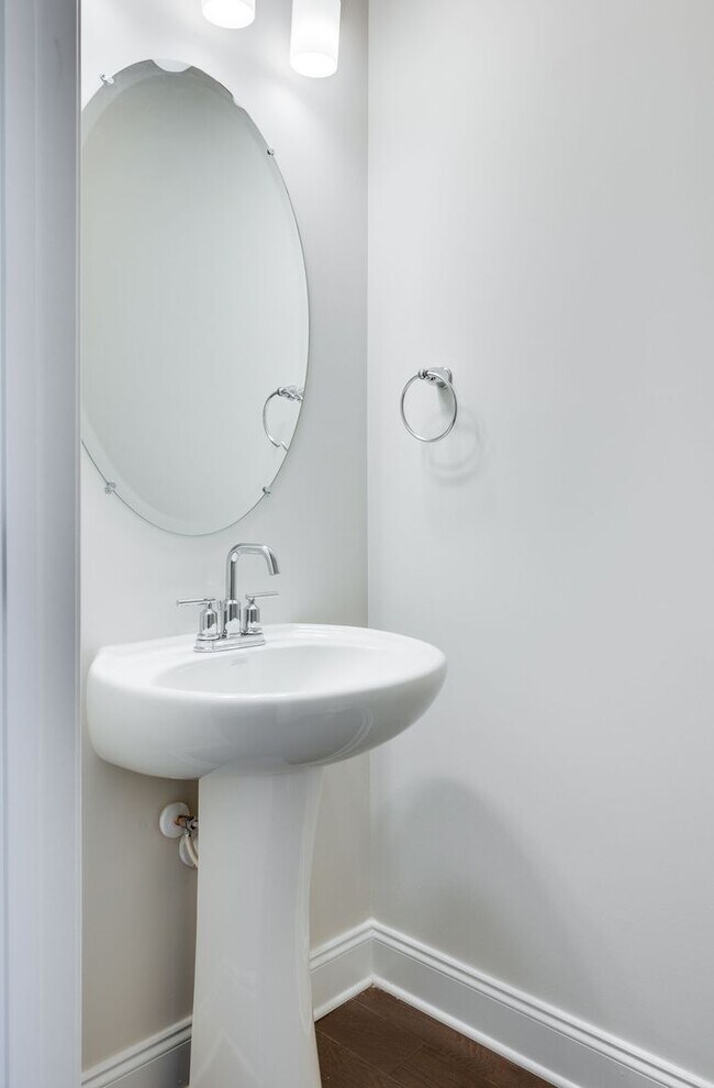 Building Photo - Awesome energy-efficient 4BE/2.5BA home in the Skyridge neighborhood!