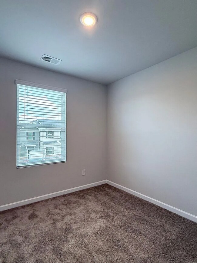 Building Photo - 3 Bed Townhome For Lease At The Hamlet At Wyndham