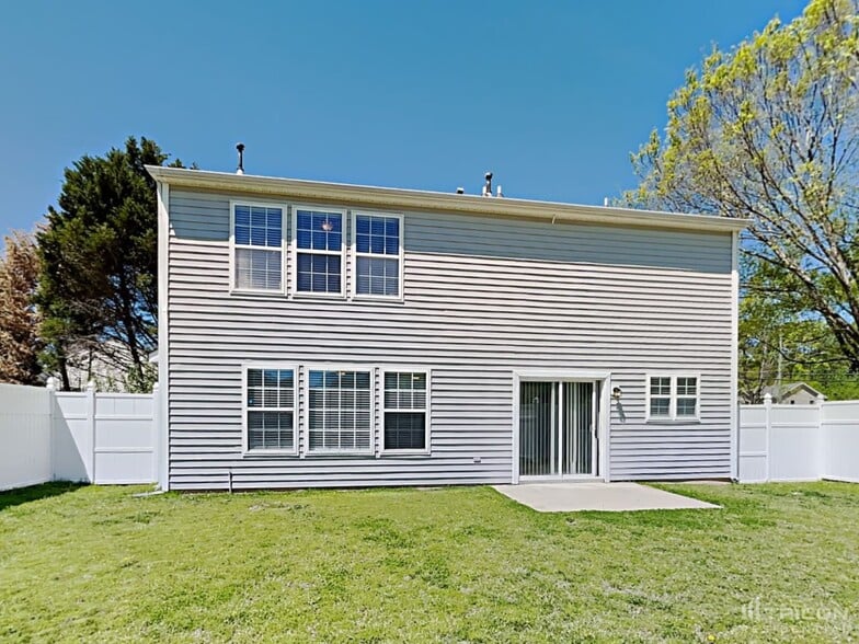 Building Photo - 2801 Trassacks Dr