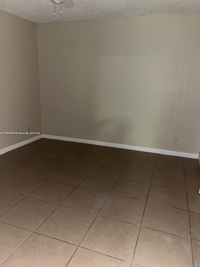 Building Photo - 9999 Summerbreeze Dr