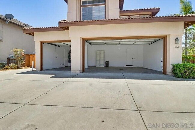 Building Photo - 1100 Corrales Ln