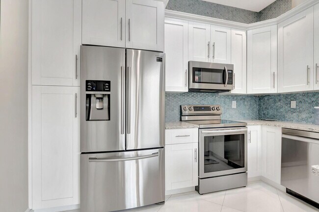 Building Photo - 23164 Via Stel